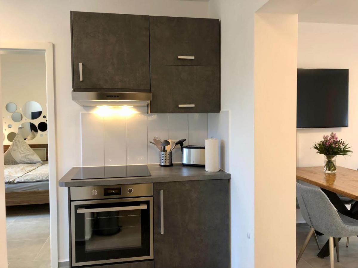 Erdgeschoss-Appartement Mit Seeterasse Ahrensbok Eksteriør billede