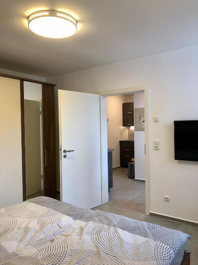 Erdgeschoss-Appartement Mit Seeterasse Ahrensbok Eksteriør billede